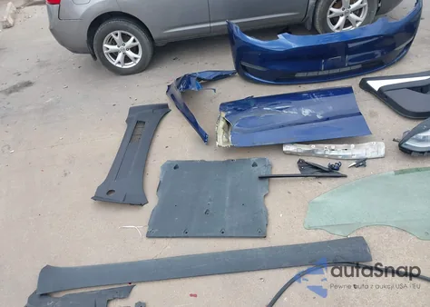 2020 Tesla Model Y Long Range Dual Motor All-Wheel Drive z USA, uszkodzony, nr VIN 5YJYGDEE8LF021033